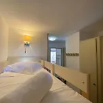 C036 Agreable Au Sein D'une Belle De *